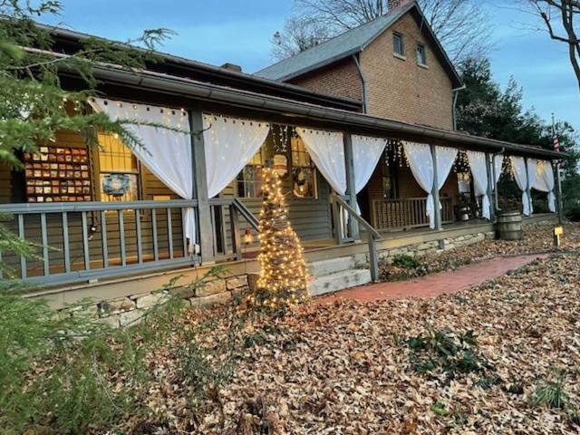 Bed & Breakfast Watson Estate & Deer Creek Winery Uniontown
